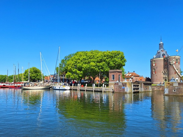 uitzicht op de drom vanaf het water